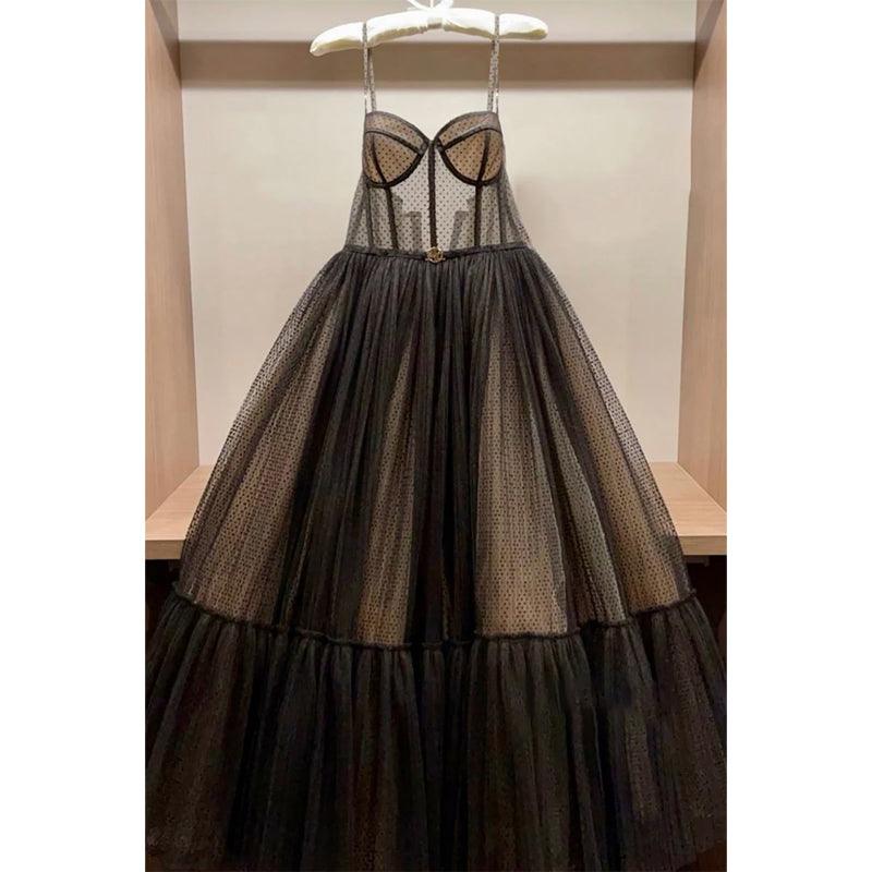 Vestido de fiesta con escote corazón y tirantes finos