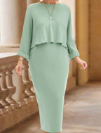 Elegantes, knielanges Kleid mit Rundhalsausschnitt und 3/4-Ärmeln aus Stretchstoff mit Falten für die Mutter der Braut