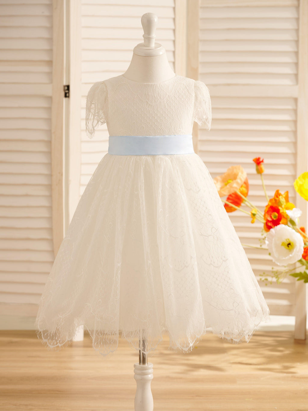 Vestido de niña de las flores de primera comunión color marfil con encaje 