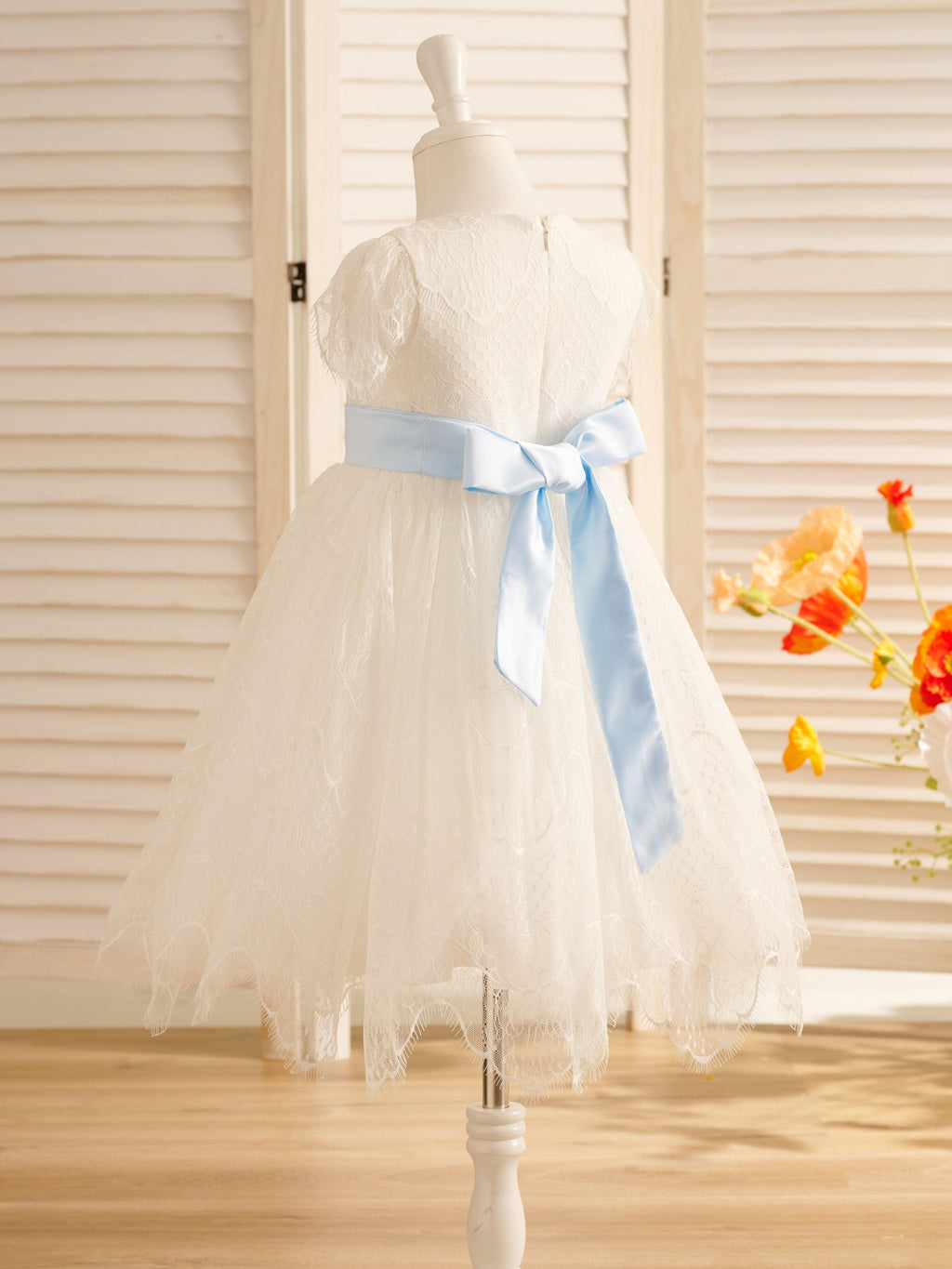 Vestido de niña de las flores de primera comunión color marfil con encaje 