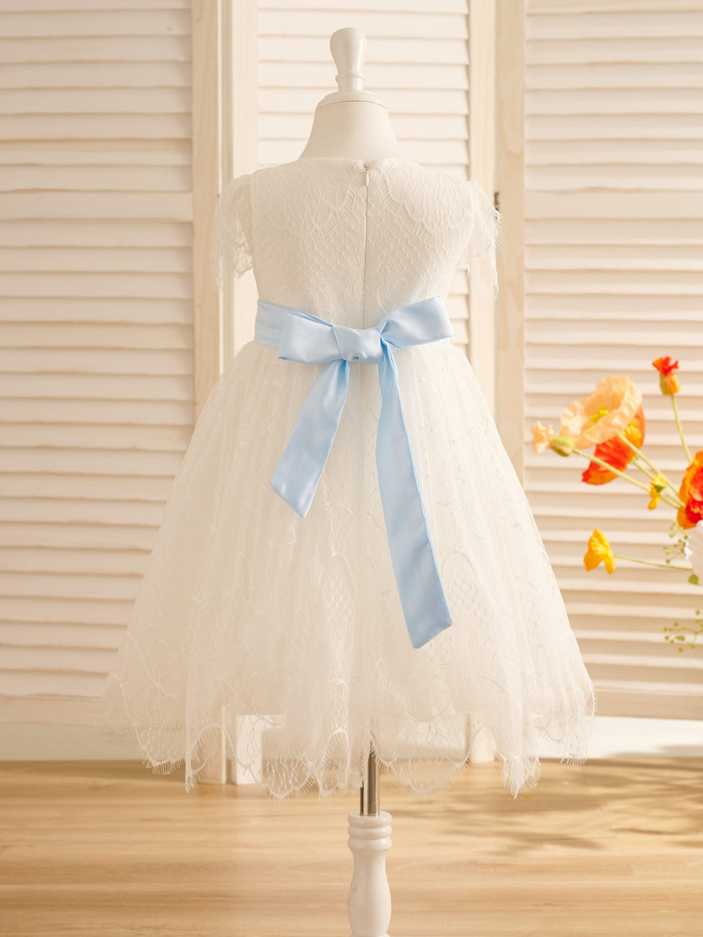 Vestido de niña de las flores de primera comunión color marfil con encaje 