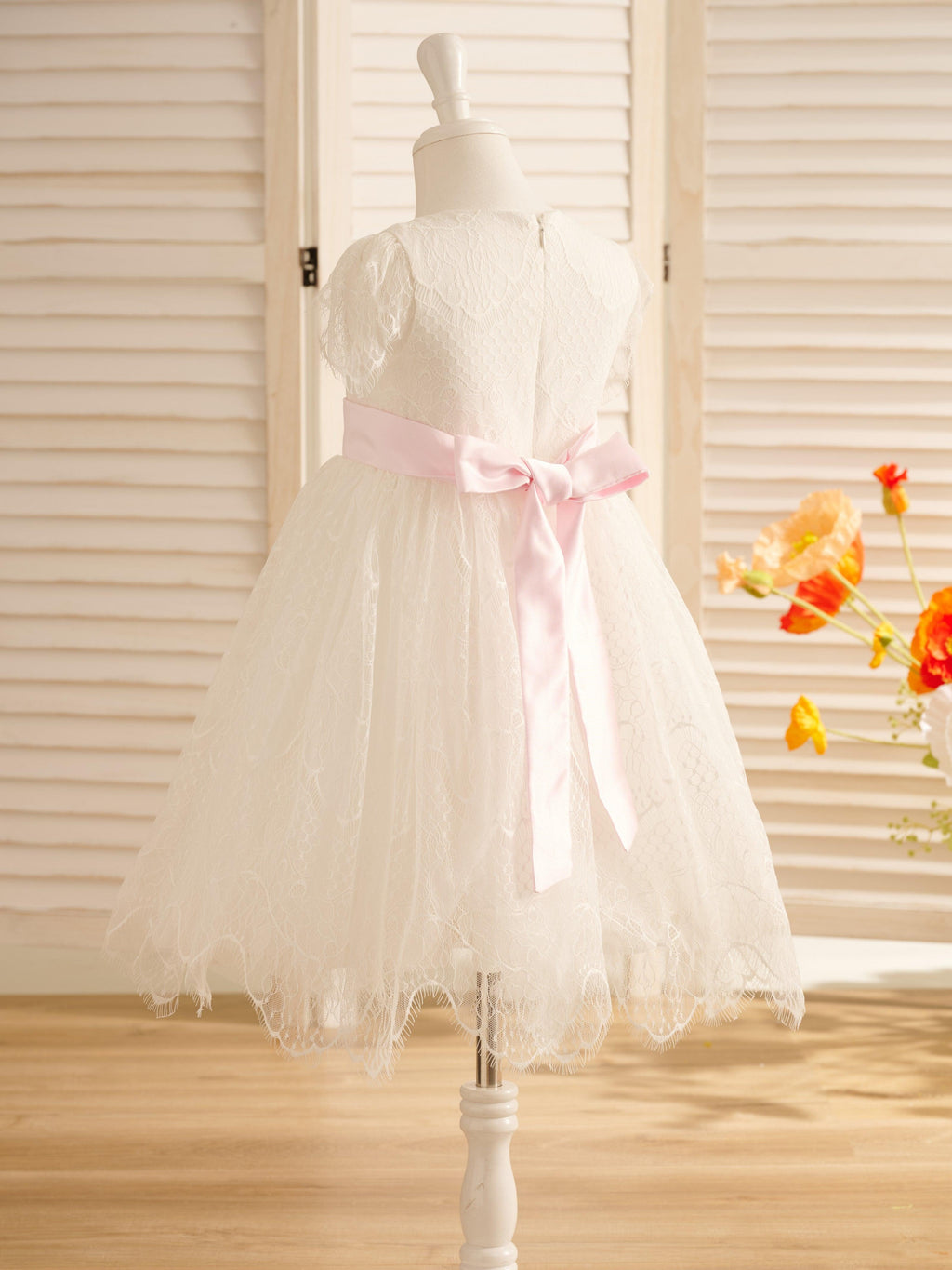 Vestido de niña de las flores de primera comunión color marfil con encaje 