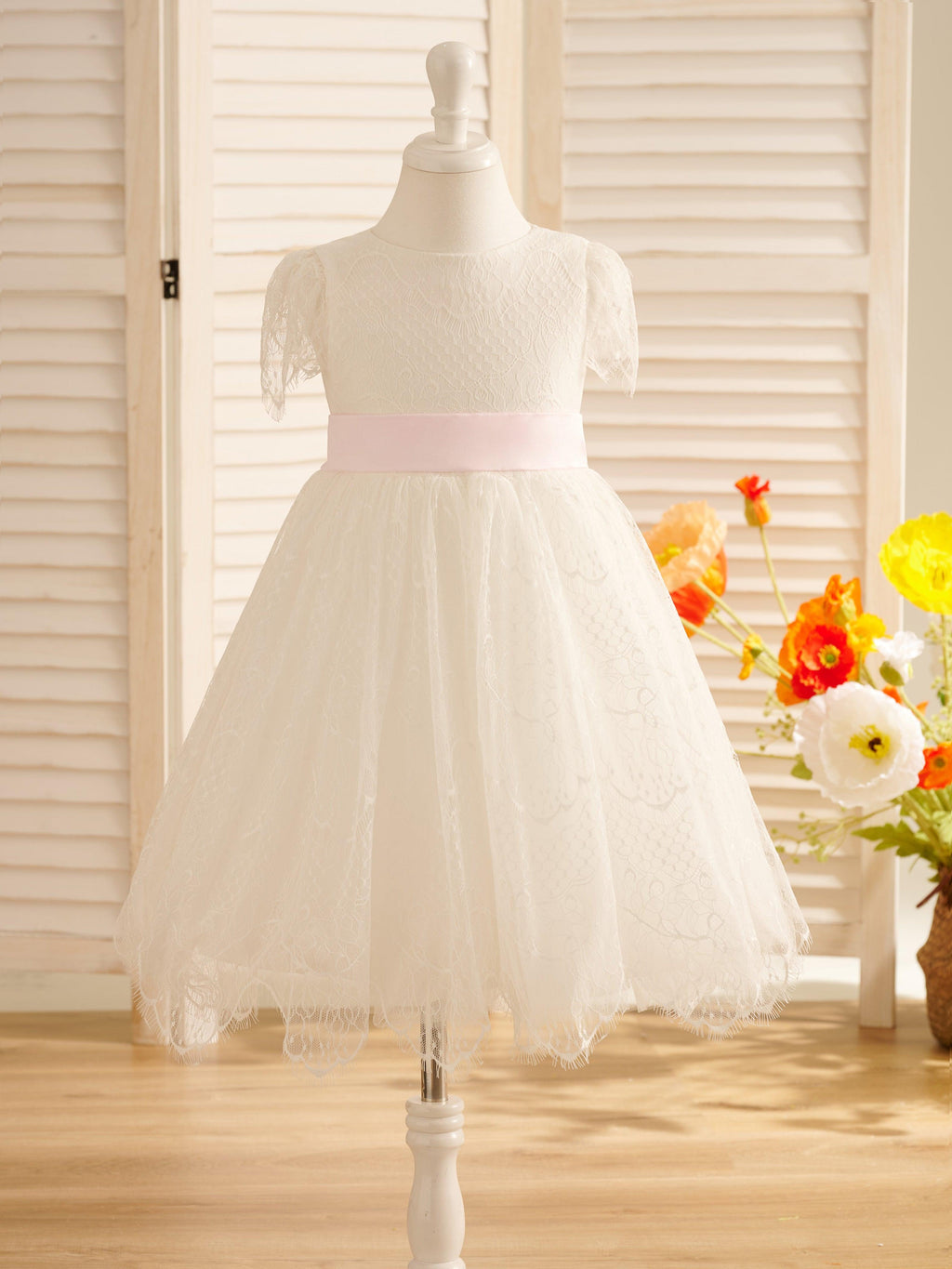 Vestido de niña de las flores de primera comunión color marfil con encaje 