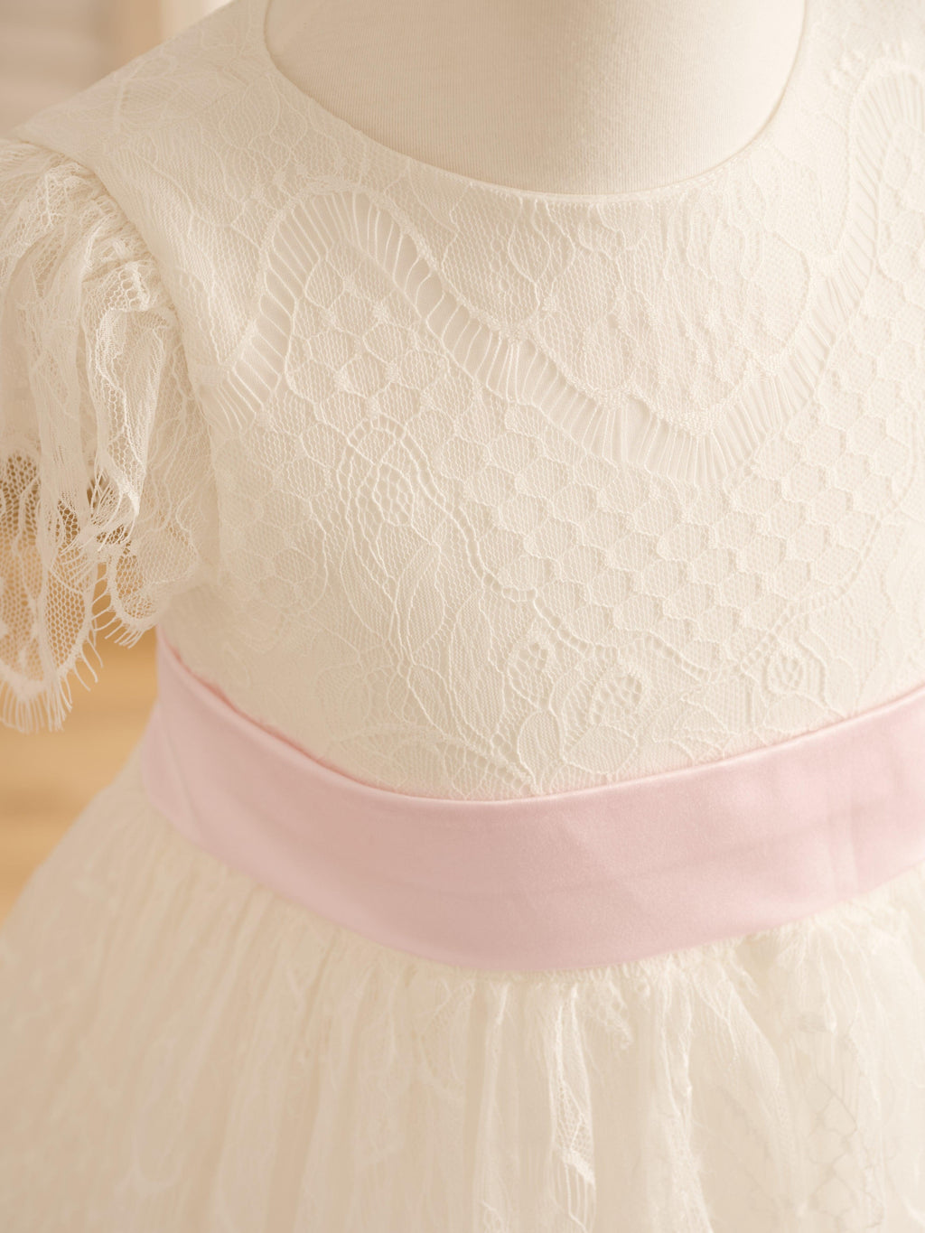 Vestido de niña de las flores de primera comunión color marfil con encaje 