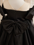 Vestido de tul negro hasta la rodilla con hombros descubiertos para niña 