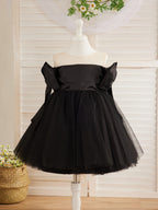 Vestido de tul negro hasta la rodilla con hombros descubiertos para niña 