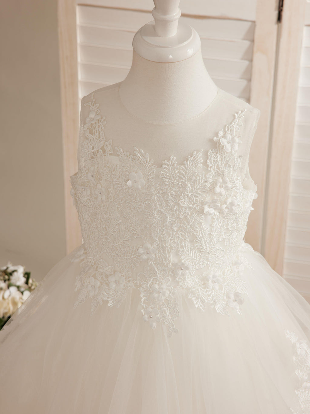 Vestido de princesa de tul sin mangas con apliques de encaje y cola larga para niñas 