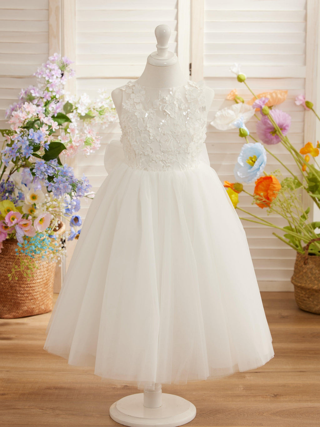 Vestido largo hasta la rodilla con encaje floral y lazo grande 