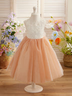 Vestido largo hasta la rodilla con encaje floral y lazo grande 
