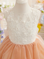 Vestido largo hasta la rodilla con encaje floral y lazo grande 