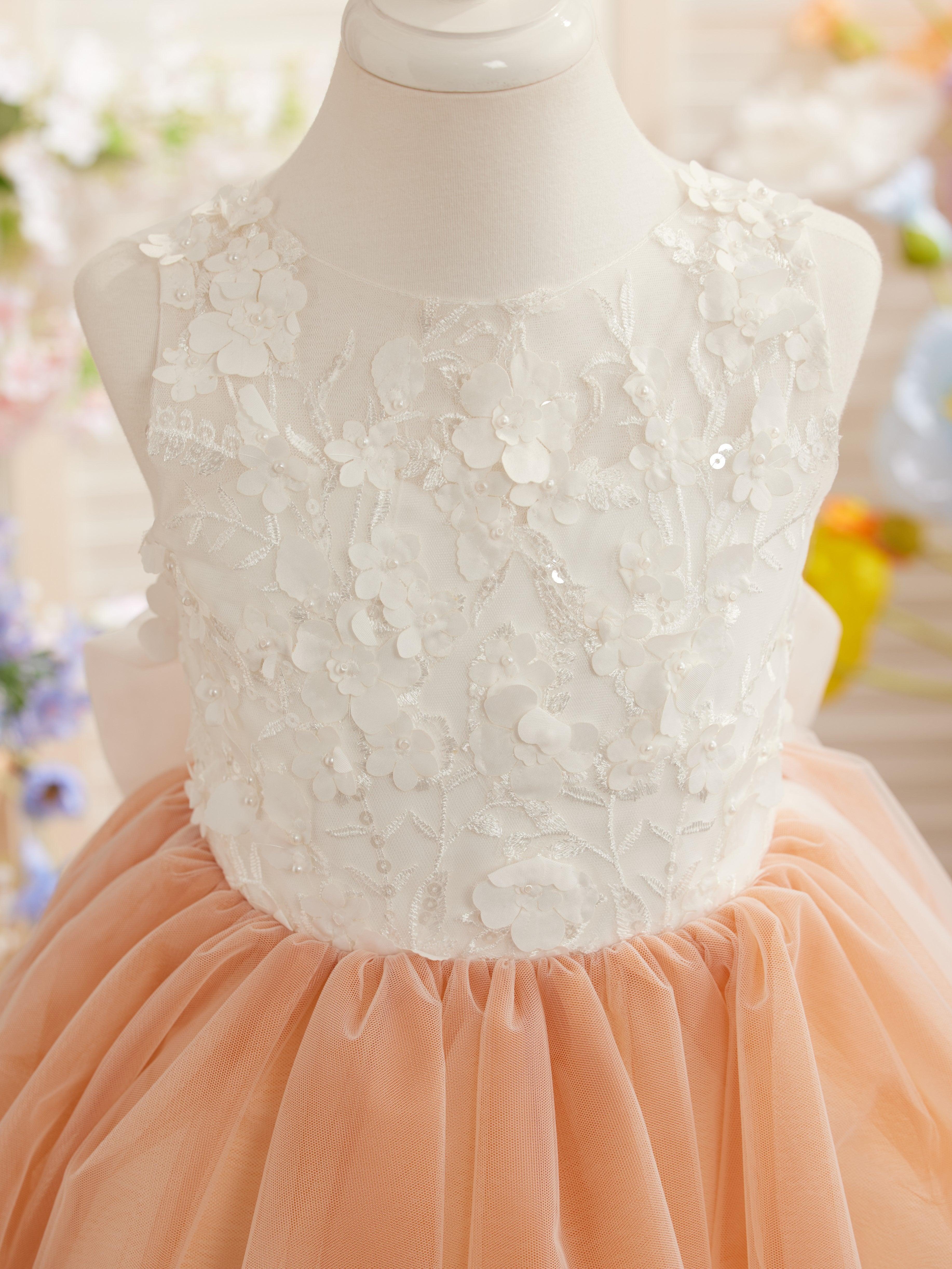 Wadenlanges Kleid aus floraler Spitze mit großer Schleife 