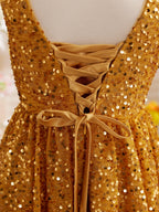 Deslumbrante vestido de princesa con lentejuelas rojas, escote en V y cola de corte para niñas 