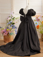 Vestido para niña de las flores con cola larga, mangas abullonadas, lazo en la espalda y botones 