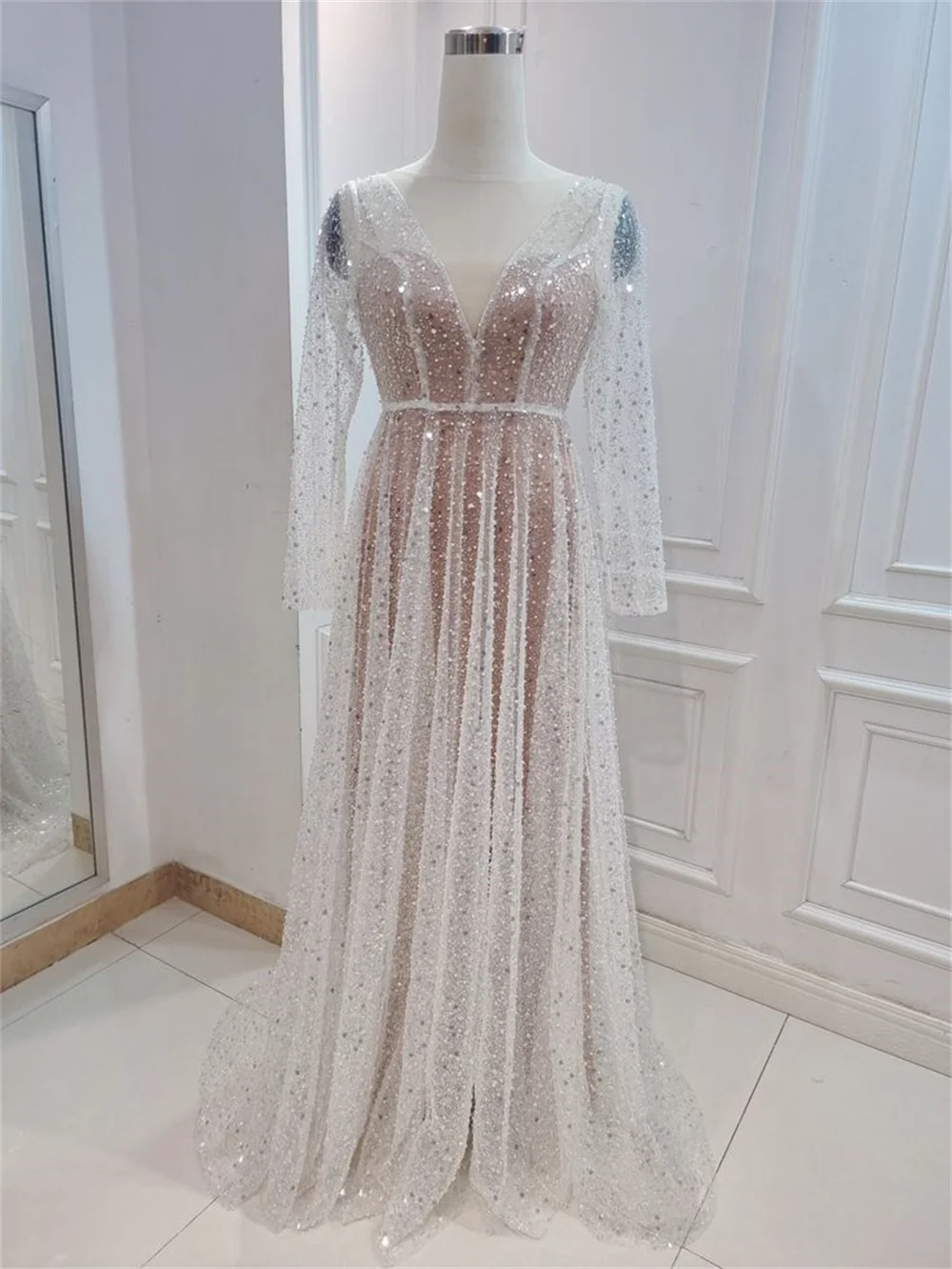 Vestido de novia NumberSea con encaje brillante, corte A, escote en V profundo, mangas largas transparentes, MW572