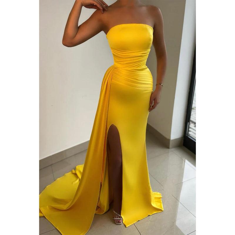 Vestidos de fiesta largos amarillos con pliegues y abertura lateral sin tirantes 