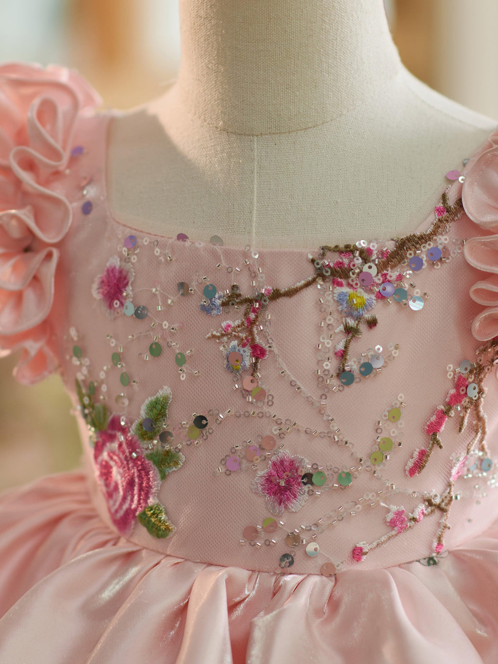 Vestido rosa para niña con bordado floral, lentejuelas y tul hasta la rodilla 