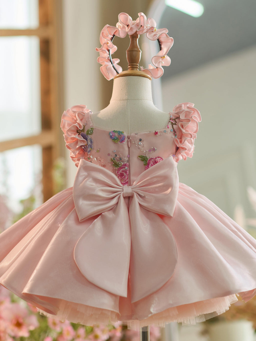 Vestido rosa para niña con bordado floral, lentejuelas y tul hasta la rodilla 