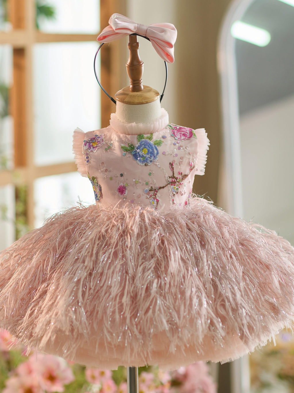 Knielanges Kleid aus Tüll mit Blumenstickerei für Babys 