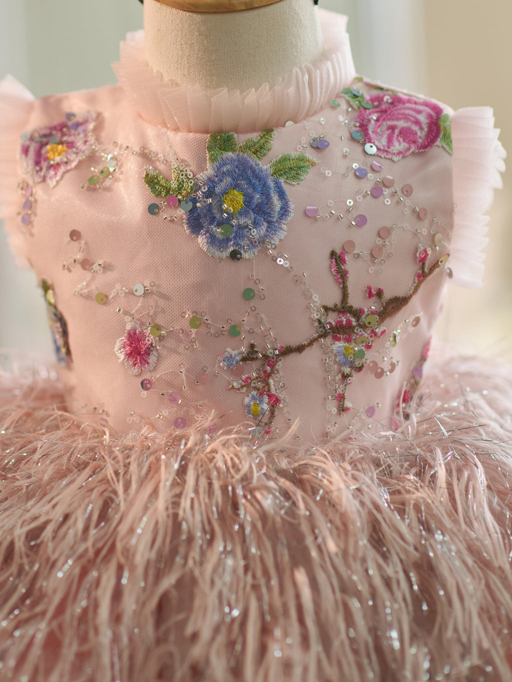 Knielanges Kleid aus Tüll mit Blumenstickerei für Babys 
