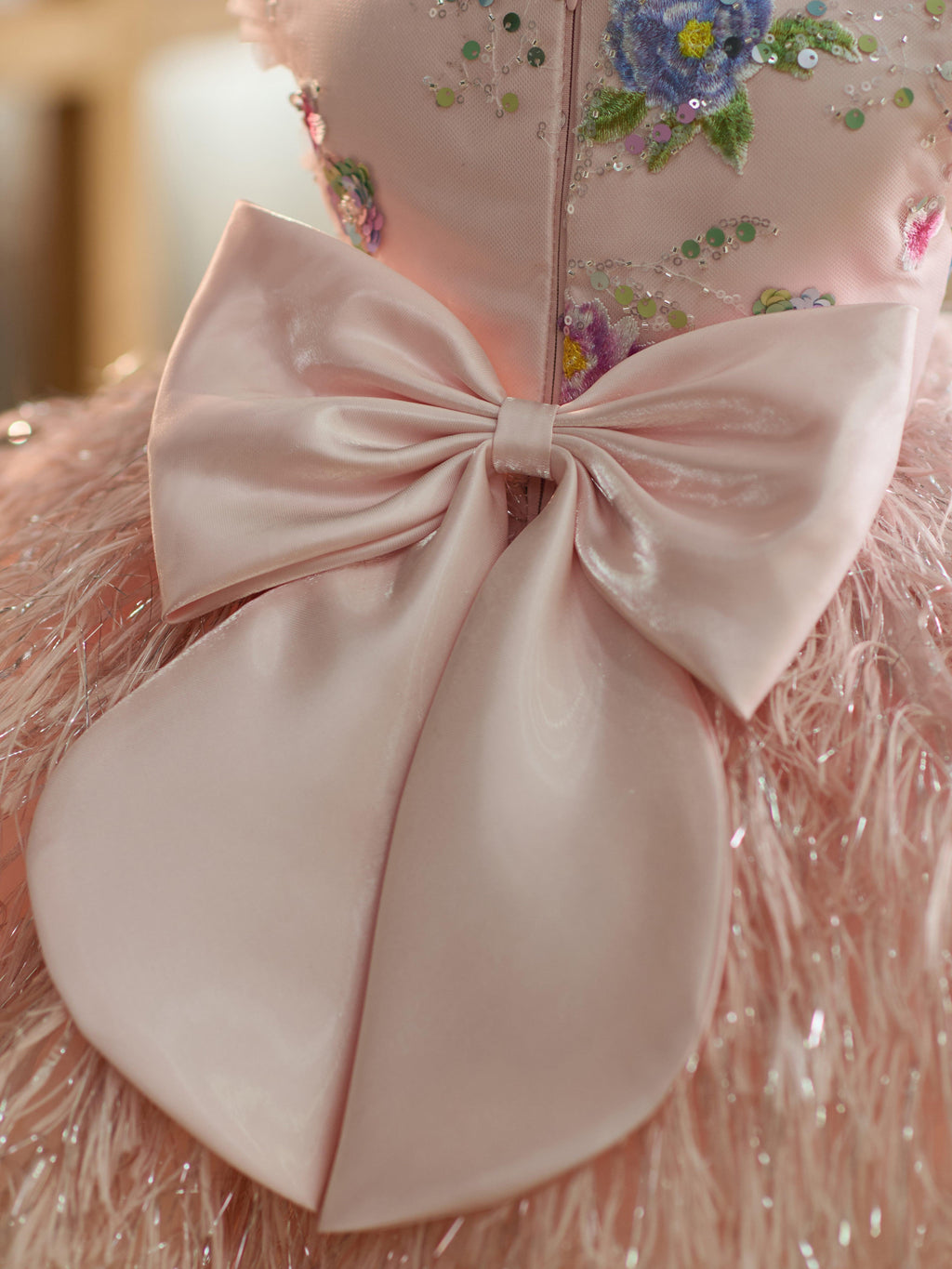 Knielanges Kleid aus Tüll mit Blumenstickerei für Babys 