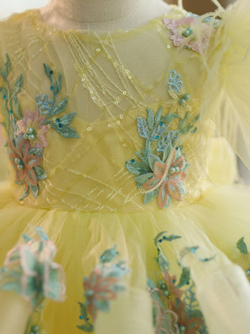 Vestido de tul hasta la rodilla con mangas abullonadas y bordado floral para niña 