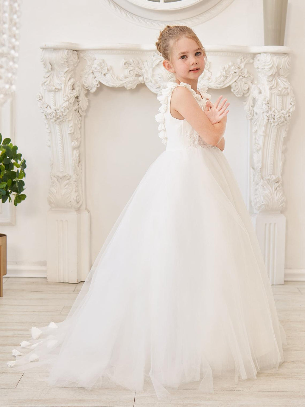 Elegante vestido de niña de las flores de tul blanco con cola larga 