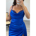 Vestido de noche largo azul rey con escote en forma de corazón, tirantes con cuentas y corte en A 