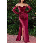 Vestido de noche largo de fiesta de terciopelo sin tirantes y escote corazón con abertura en el muslo