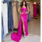 Vestido de fiesta largo con pliegues y abertura alta, único y sin tirantes 