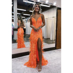 Glamoroso y dramático vestido de fiesta de noche con escote en V, corte trompeta/sirena y tirantes
