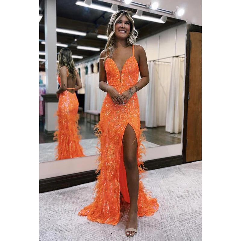 Glamoroso y dramático vestido de fiesta de noche con escote en V, corte trompeta/sirena y tirantes