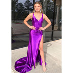 Vestido de fiesta largo de satén morado con escote en V y abertura en la espalda 