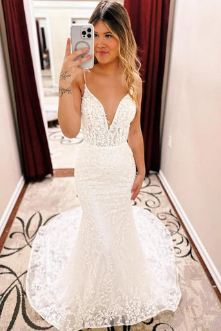 Robe de mariée ivoire à bretelles spaghetti en dentelle sirène avec traîne