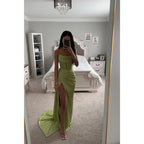 Vestido de fiesta largo plisado de satén sin tirantes y abertura para dama de honor verde 