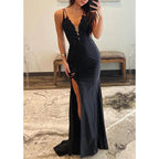 Vestido de noche de satén ajustado con escote en V, tirantes finos, apliques y abertura lateral para fiesta de graduación 