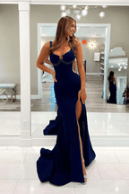 Vestido de fiesta con tirantes, corsé y abertura con cuentas