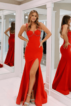 Vestido de fiesta con tirantes, corsé y abertura con cuentas
