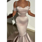 Vestido de noche de satén estilo sirena con tirantes finos y escote en forma de corazón y cuentas 