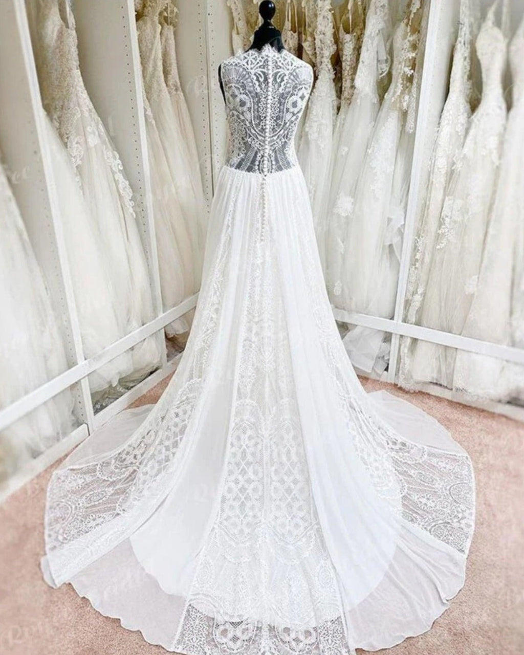 Wedding Gown A Line Scalloped Neck Wedding Dress Lace Chiffon Sleeveless Illusion Bohemian Bridal Gowns robe soirée mariage