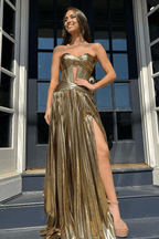 Vestido de fiesta dorado metalizado sin tirantes con aberturas plegables