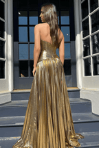 Vestido de fiesta dorado metalizado sin tirantes con aberturas plegables