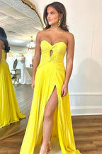 Vestido de fiesta escote corazón plisado abertura alta