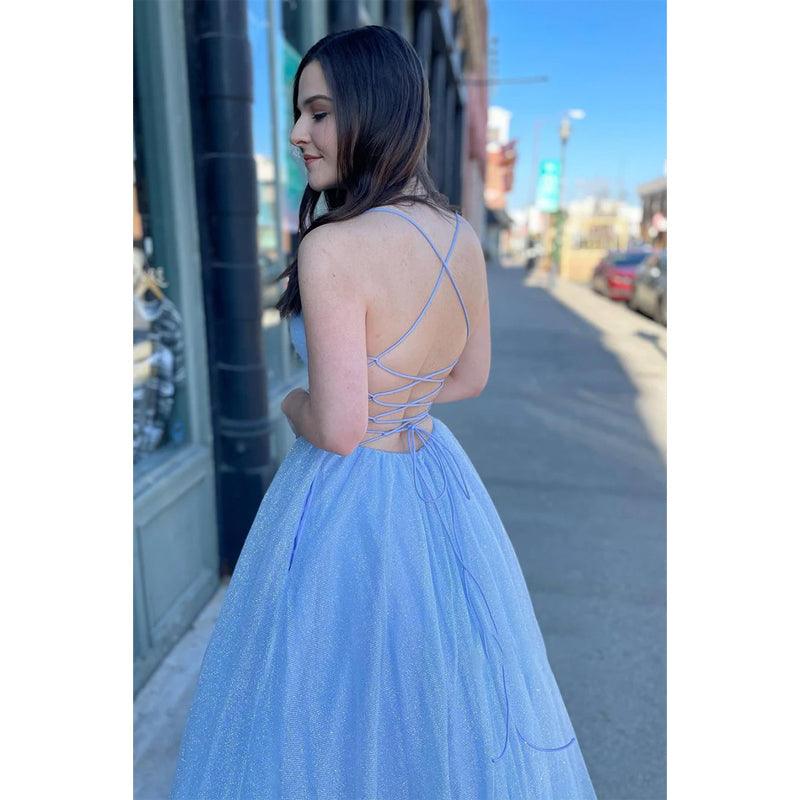 Vestido de fiesta azul cielo brillante con escote en V pronunciado 