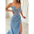 Wunderschönes und bezauberndes funkelndes Ballkleid mit tiefem V-Ausschnitt, ärmellos, seitlichem Schlitz