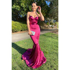 Vestido de fiesta largo de sirena de satén elástico con escote corazón 