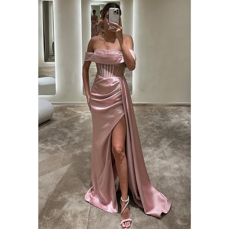 Vestido de fiesta largo con pliegues de ilusión, hombros descubiertos y satén sexy y caliente con abertura 