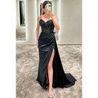 Vestido de noche largo con escote en V, tirantes finos, fruncido y cuentas