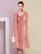 Vestido de dos piezas para madre de la novia, estilo tubo/columna, estilo formal, para invitada de boda, estilo vintage, elegante, con escote en V, largo hasta la rodilla, de gasa, con encaje, mangas 3/4, chaqueta, con pliegues y broche de cristal.