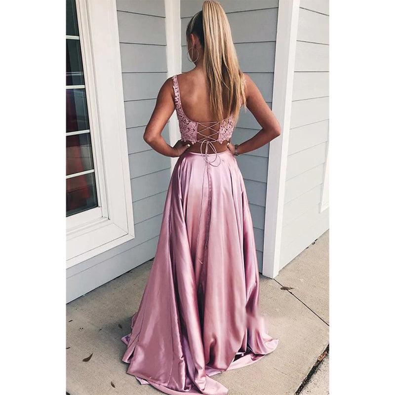 Burgunderrotes, zweiteiliges Ballkleid aus Satin mit Spitzenoberteil und Doppelträgern und Taschen 