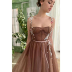 Vestido de fiesta largo de tul con tirantes finos y apliques 